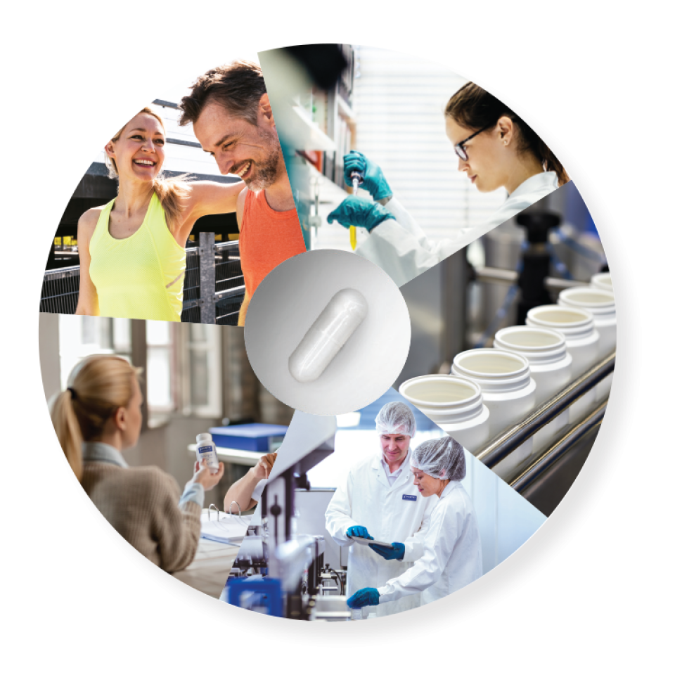 cinq-individus-actifs-profitant-de-la-journée-entourés-d'un-supplément-vitaminé Photo collaborative avec des personnes travaillant dans un laboratoire fabriquant des suppléments.