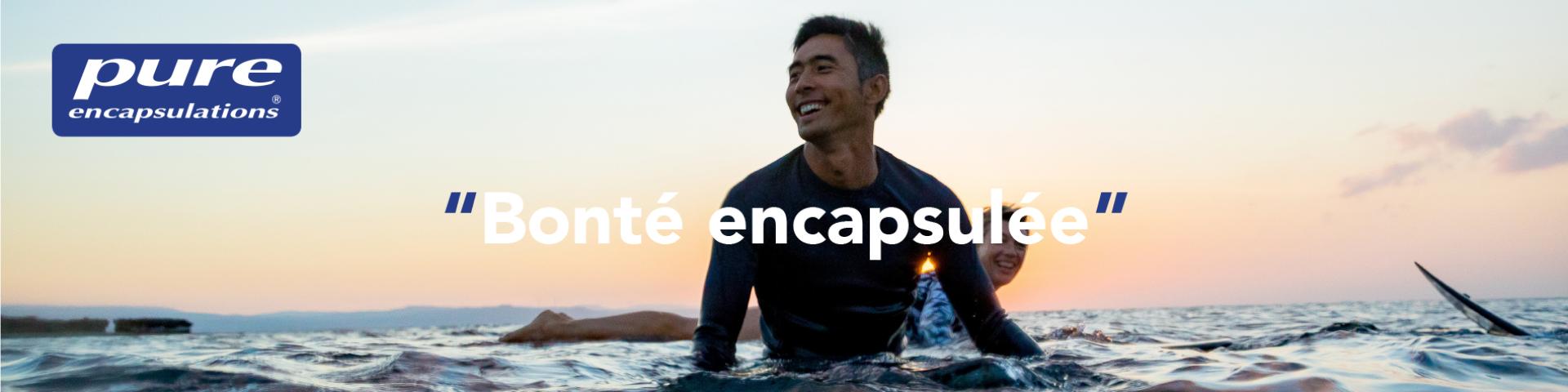 Homme souriant et surf. "Goodness Encapsulated" écrit et Pure Encapsulations.